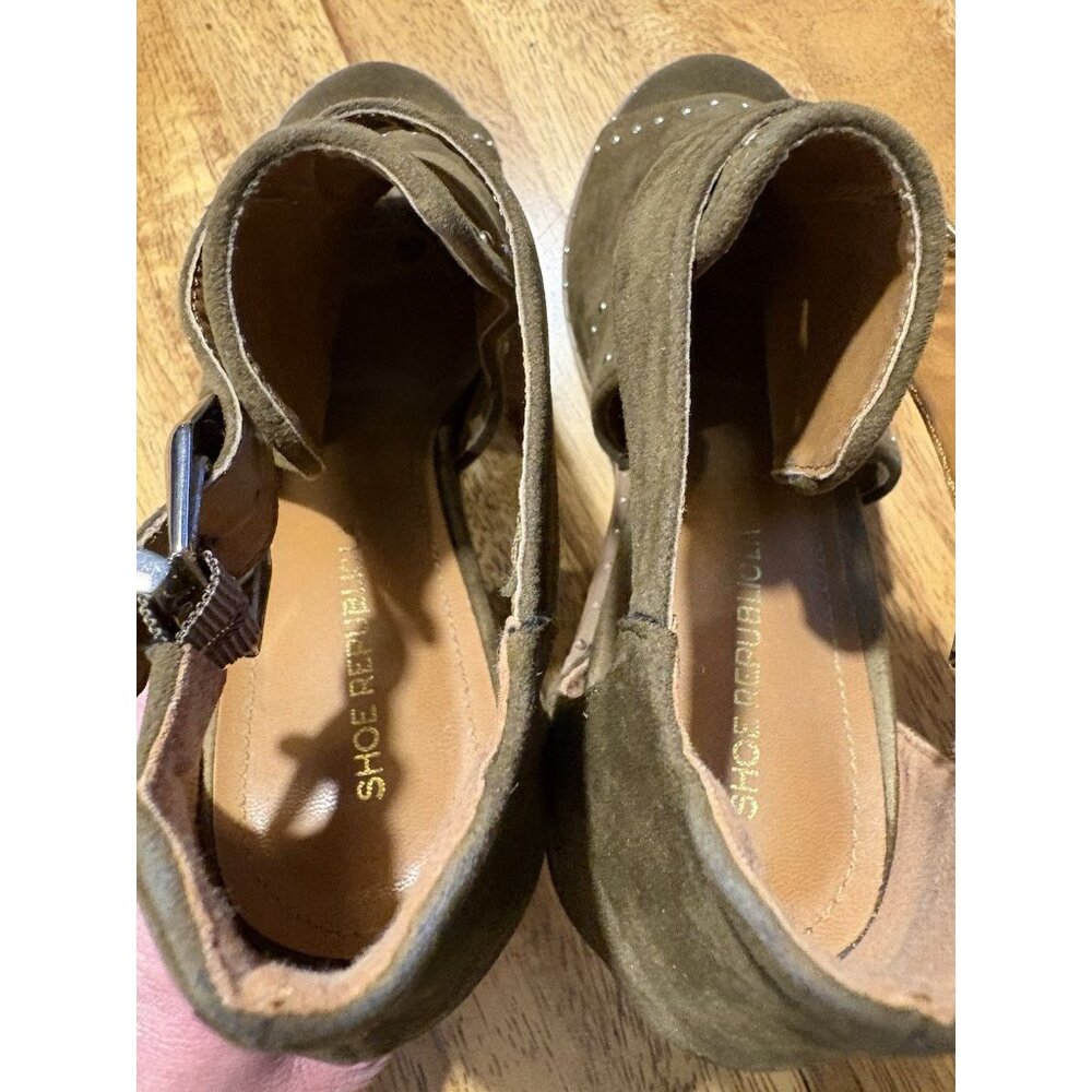 Olive Green Suede Peep-Toe Block Heel Ankle Booties Studded‎ Size 7 Glam Biker - Picture 6 of 8